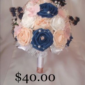 Bridal bouquet and 3 bridesmaids bouquets